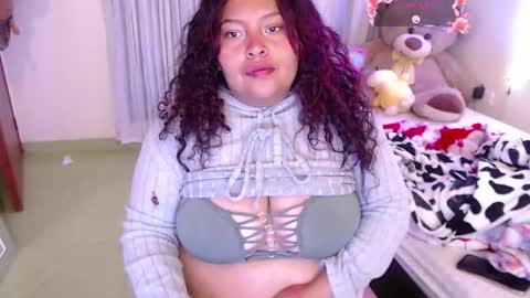 yvonn online show from December 16, 9:48 am