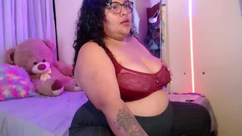 Snapshot of yvonn_jlove chatting on October 14, 2:03 am yvonn online show from October 14, 2:03 am