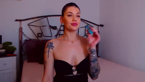 I V Y   online show from November 4, 9:20 pm