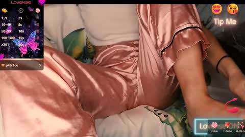 yzza_suave online show from December 4, 2:41 pm