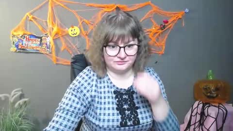 zannadreil online show from October 31, 7:07 pm