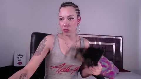 Snapshot of zaracollinx chatting on January 15, 7:44 pm Zara online show from January 15, 7:44 pm