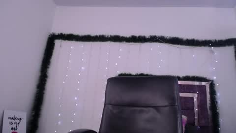 Snapshot of zaracollinx chatting on December 31, 7:51 pm Zara online show from December 31, 7:51 pm