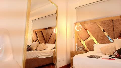 Zarah Andrews online show from October 3, 12:10 pm