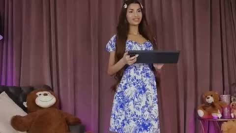 zariaavera online show from March 25, 9:39 pm