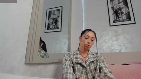 zeynepx online show from April 7, 4:47 am