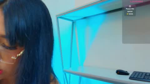 ZHAMIRA  ANDRES online show from November 17, 8:20 pm