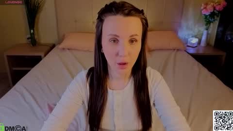 Zlata  Mon Tue Thu Fri Sun Sa GMT 3 0000pm - 0600pm  online show from January 13, 9:35 am