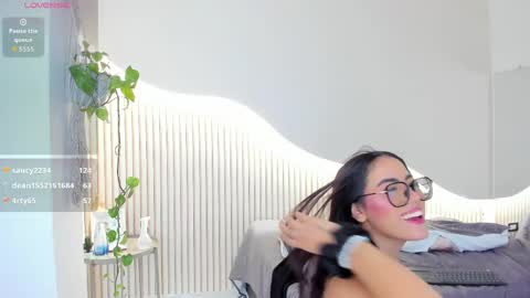 zoe_blunt_one online show from April 30, 5:40 pm