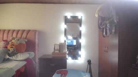 zoe hotxxx online show from April 9, 1:49 pm