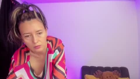 ZOE online show from February 7, 8:35 pm