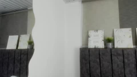 zoe_jones7 online show from January 17, 6:54 am