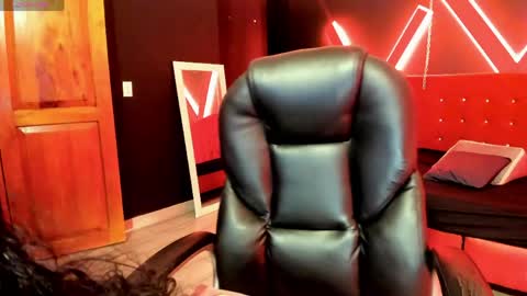 zoe  online show from May 8, 4:05 am