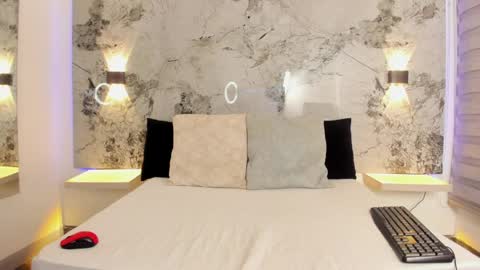 Zoe online show from April 13, 9:10 am