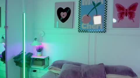 Zoe Lynch online show from March 17, 11:25 am