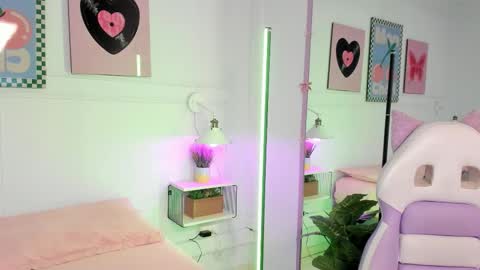 Zoe Lynch online show from February 26, 12:04 pm