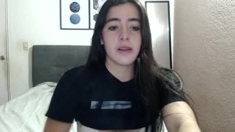 Snapshot of zoe_mill33r chatting on February 6, 4:10 am Zoe online show from February 6, 4:10 am