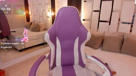 Zoe Novakk  online show from November 7, 6:35 pm