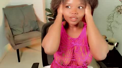 zoe_salddana online show from February 25, 4:49 pm