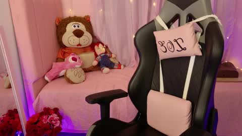 zoe_sullivan_ online show from March 9, 9:23 am