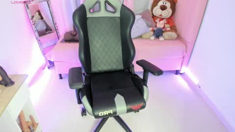 zoe_sullivan_ online show from January 28, 9:19 am