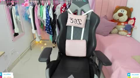 zoe_sullivan_ online show from January 18, 9:16 am