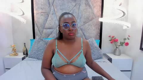 Zoe online show from May 30, 12:25 pm