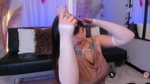 Snapshot of zoee_cruz chatting on January 26, 12:11 pm Camila online show from January 26, 12:11 pm