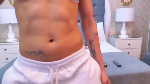 Zoe Krug online show from November 6, 12:33 pm