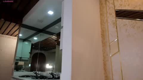 Zoes online show from March 12, 10:59 am