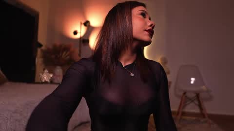 zoevidal_ online show from April 9, 12:10 pm