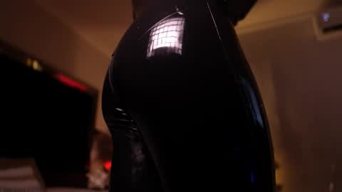 zoevidal_ online show from January 17, 12:12 pm