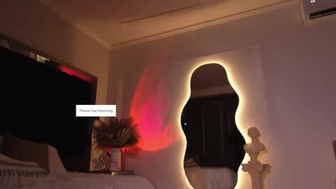 zoevidal_ online show from December 14, 12:00 pm