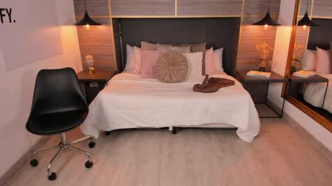 ZOE online show from April 6, 12:28 pm