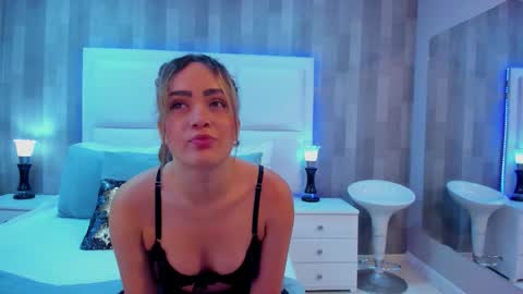 Snapshot of zoewilliis chatting on October 17, 2:20 pm ZoeWilliis online show from October 17, 2:20 pm