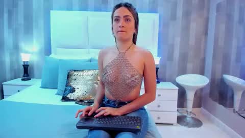 Snapshot of zoewilliis chatting on October 15, 12:52 pm ZoeWilliis online show from October 15, 12:52 pm