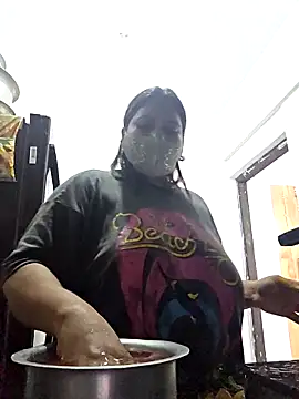 Snapshot of MOM-SUN-COUPLE chatting on October 10, 2:33 pm MOM-SUN-COUPLE online show from October 10, 2:33 pm