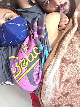 Snapshot of MOM-SUN-COUPLE chatting on October 6, 4:45 pm MOM-SUN-COUPLE online show from October 6, 4:45 pm