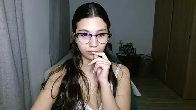 mia  lopez  online show from November 21, 4:47 am