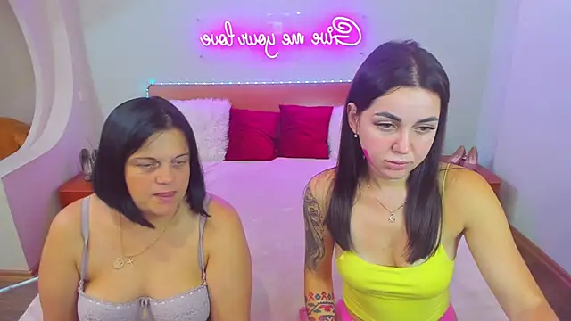 Snapshot of CrazyMilanka chatting on September 10, 12:05 pm CrazyMilanka online show from September 10, 12:05 pm