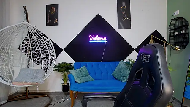 Katewalker  online show from May 7, 7:06 pm