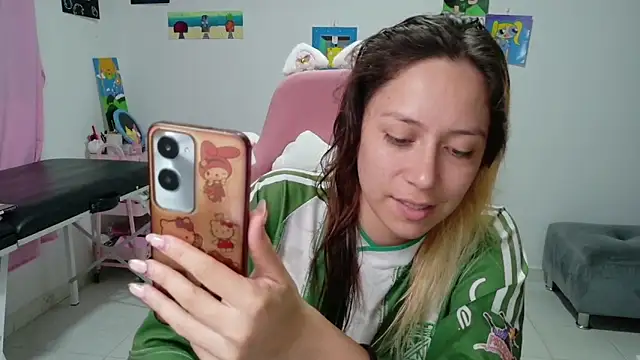 MommyMiaWs online show from January 7, 11:30 pm