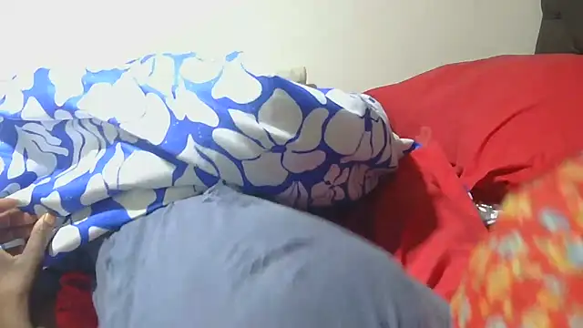 sluttylaura21 online show from September 16, 7:33 pm