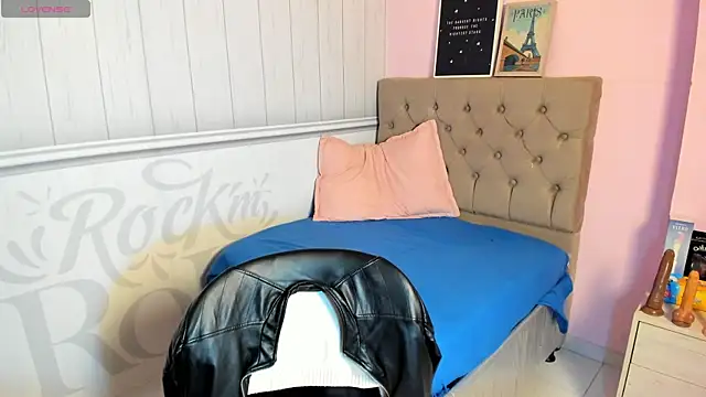 samanthaanderson  online show from October 3, 10:59 pm