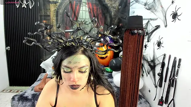 criss 21  online show from October 25, 9:54 pm