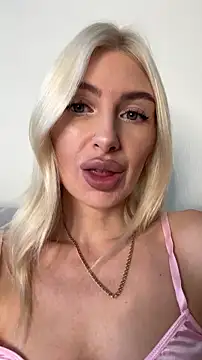 Mia Roxie online show from December 19, 4:48 am