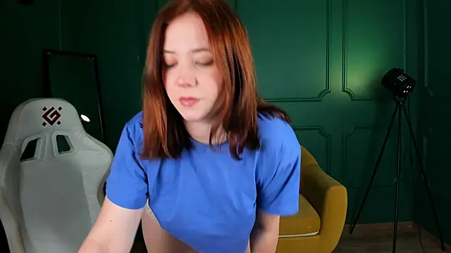 Snapshot of Pretty_Alison chatting on October 7, 2:21 pm Pretty Alison online show from October 7, 2:21 pm