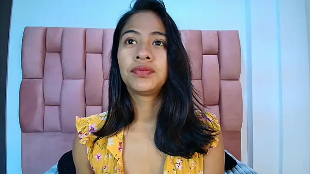 JuliKim  online show from February 25, 12:58 pm