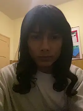 calliemaggotbone online show from November 1, 10:08 am