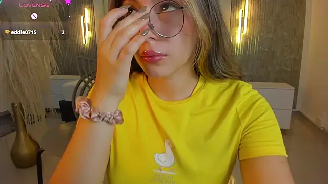 riley sierra online show from December 16, 12:33 pm